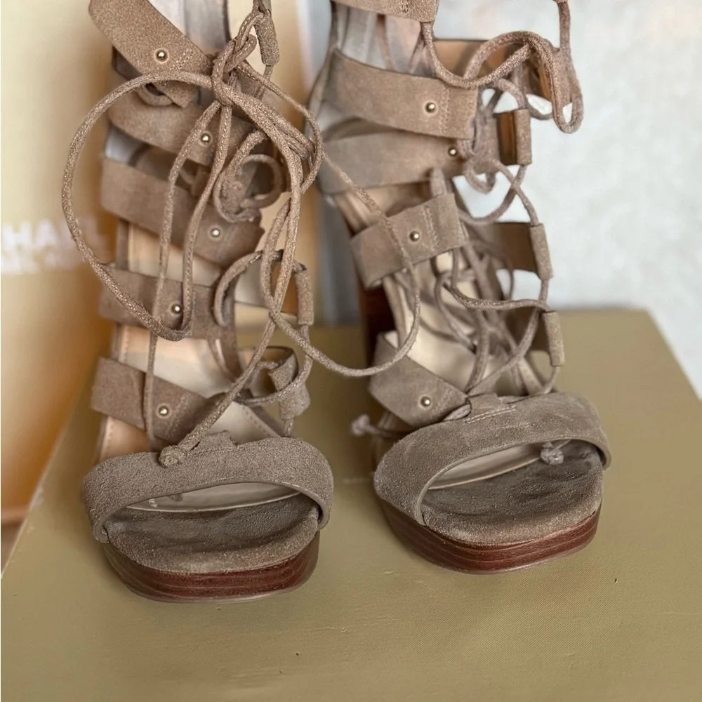 Michael Kors Sofía Platform suede-desert color- size 7 1/2
